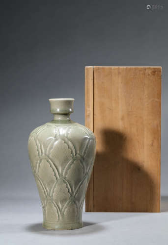 耀州窯刻蕉葉紋梅瓶