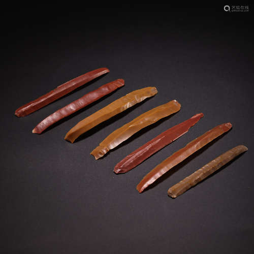 A SET OF AGATE TOOLS FROM THE HONGSHAN PERIOD IN CHINA