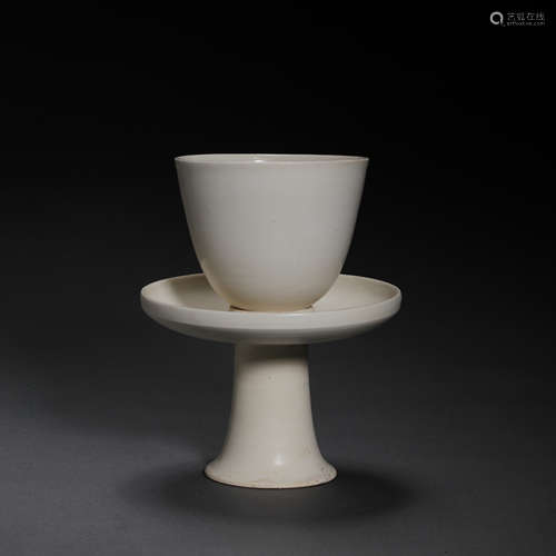 CHINA TANG DYNASTY GONGXIAN WARE WHITE PORCELAIN CUP