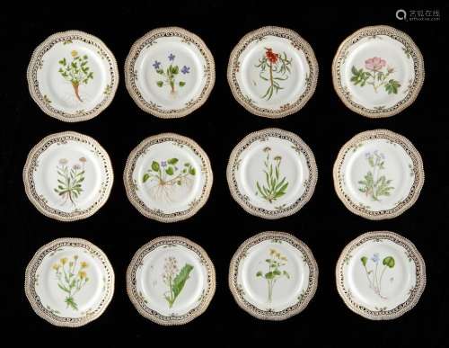 Set: 12 Flora Danica Luncheon Plates