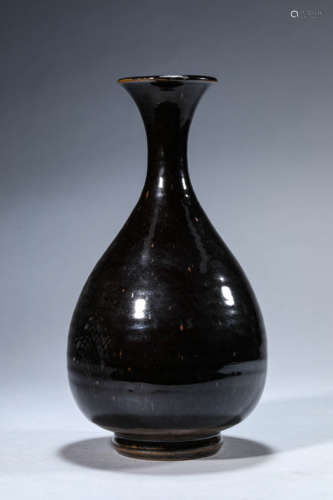 A Chinese Porcelain Black Glazed Vase Marked Zheng Yuan Year