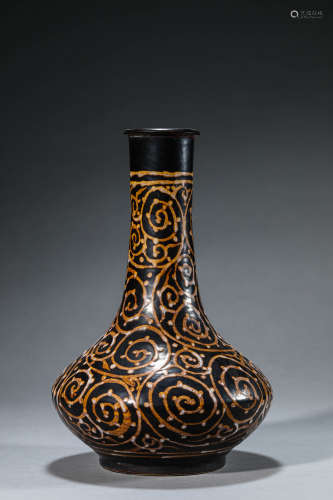 A Chinese Porcelain Jizhou-Type Vase