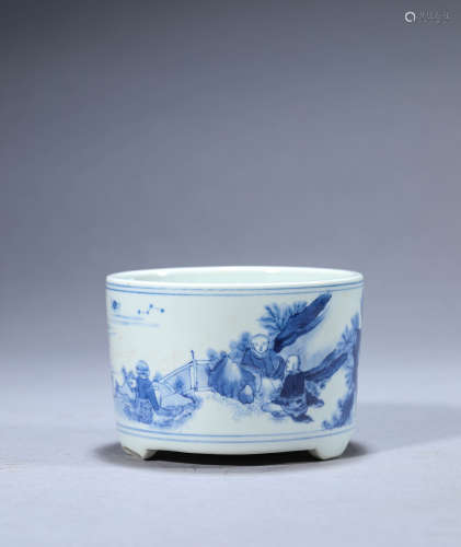 A Chinese Porcelain Blue and White Tripot Censer