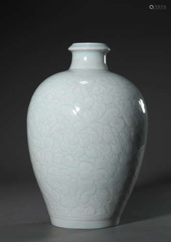A Chinese Porcelain Celadon-Glazed Meiping Vase