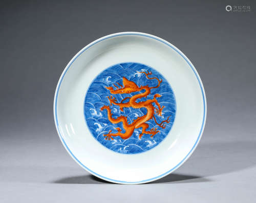 A Chinese Porcelain Blue and White Dragon Dish Marked Qian L...