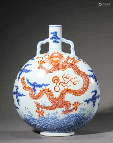 A Chinese Porcelain Blue and White Dragon Moonflask Marked Q...