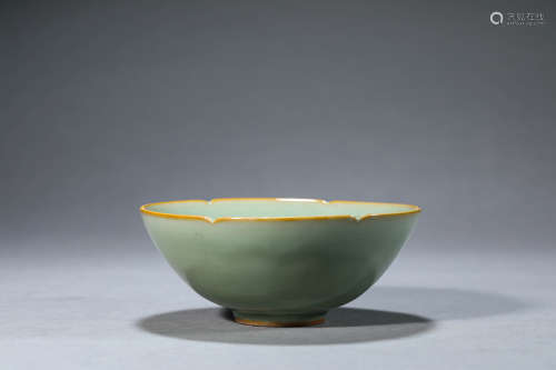 A Chinese Porcelain Longquan Bowl