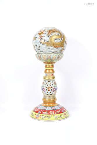 Period Of Qianlong Famille Rose Porcelain Gold Painted 