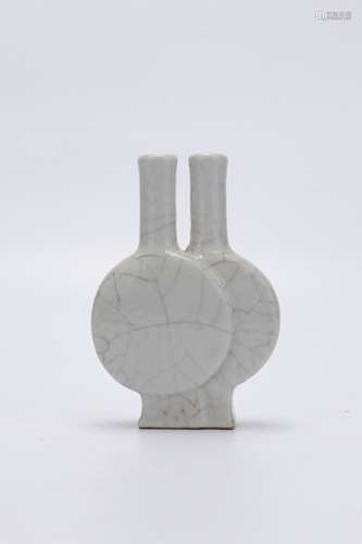 Qing Dynasty Ge Glaze Porcelain Bottle, China