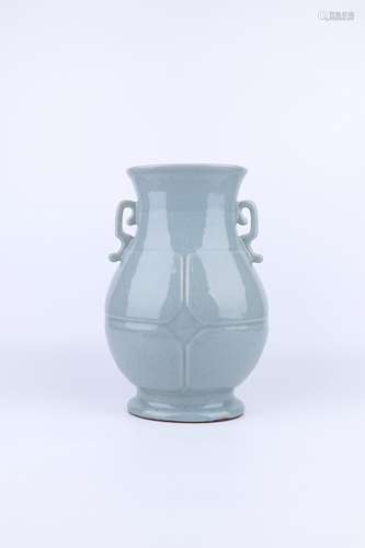 Qing Dynasty Ge Glaze Porcelain Bottle, China