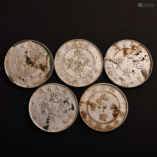 A SET OF MODERN CHINESE FINE SILVER COINS