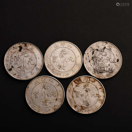 A SET OF MODERN CHINESE FINE SILVER COINS