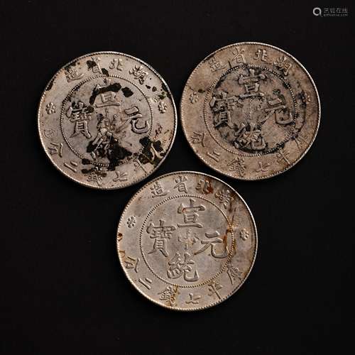 A SET OF MODERN CHINESE FINE SILVER COINS