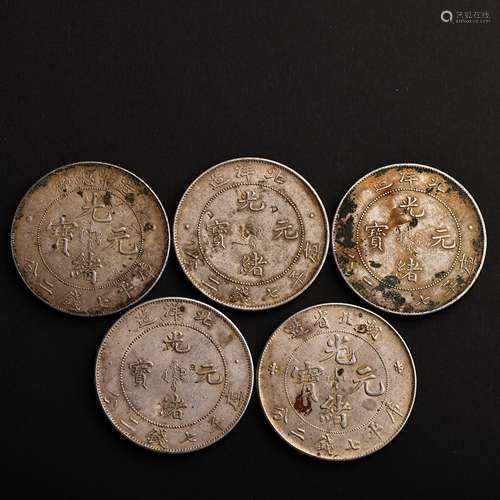 A SET OF MODERN CHINESE FINE SILVER COINS