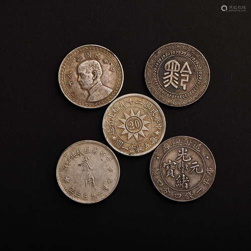 A SET OF MODERN CHINESE FINE SILVER COINS