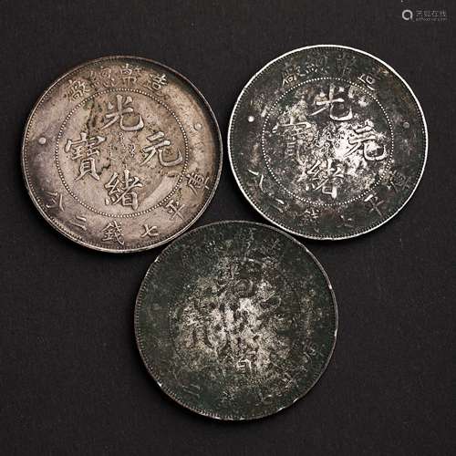 A SET OF MODERN CHINESE FINE SILVER COINS