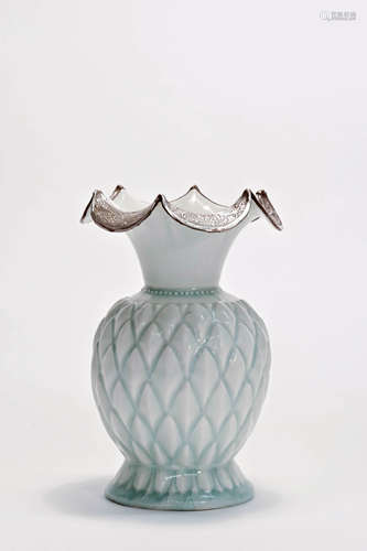 Silver Coating Hutian Kiln Foliated-Edge Vase