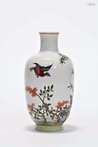 Wucai Glaze Flower And Bird Vase