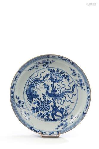 Chine, époque kangxi (1662 - 1722)<br />
Plat rond en porcel...