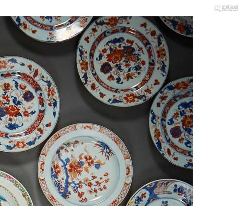 Chine, XVIIIe siècle<br />
Dix-neuf assiettes en porcelaine ...