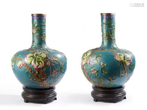 Chine, XXe siècle<br />
Importante paire de vases de forme &...