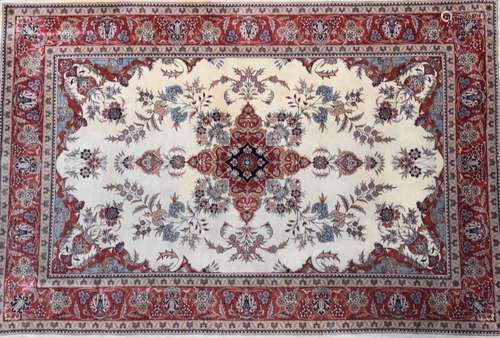 Tapis Ispahan (chaîne et trame en coton, velours en laine), ...