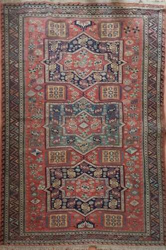 Tapis Soumak (tissé en laine sur chaîne et trame en laine), ...