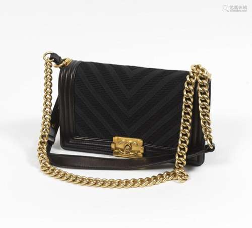 CHANEL - Sac Boy en agneau et tissu en chevron noir – Garnit...