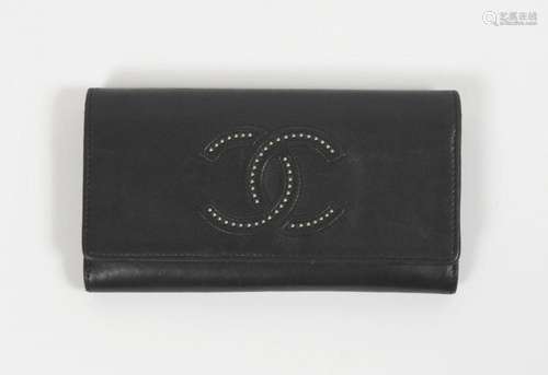 CHANEL - Porte-cartes porte-monnaie en agneau noir doublé en...