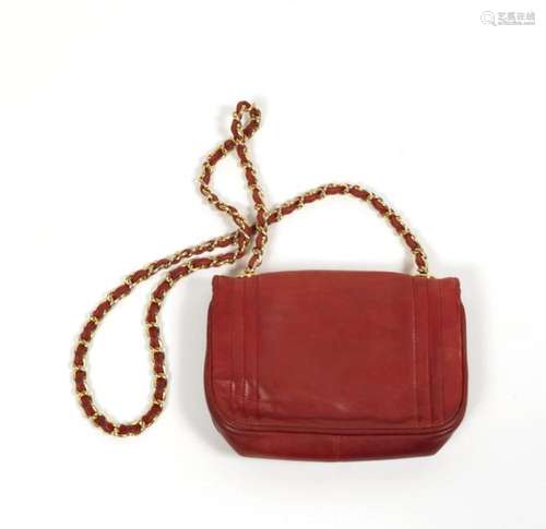 CHANEL - Petit sac du soir à rabats en agneau rouge – Bandou...