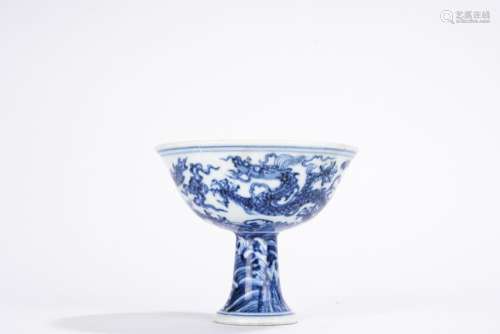 Chinese Ming Dynasty blue and white dragon cup