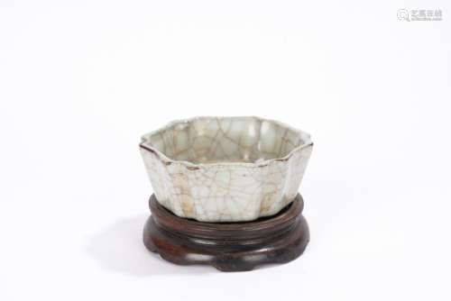 Chinese Qing Period Ge Type Lobed Washer