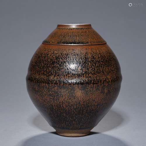 A black-glazed small jar with cover, Song dynasty