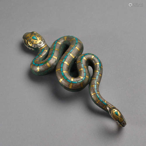 A gold and silver-inlaid bronze 'Snake' belt hook, Warring S...