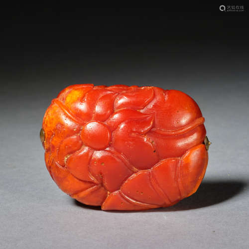 An amber 'lotus flower and lotus leaf' carving Qing dynasty