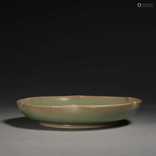 A plate of the Northern Song Dynasty Ru Kiln
