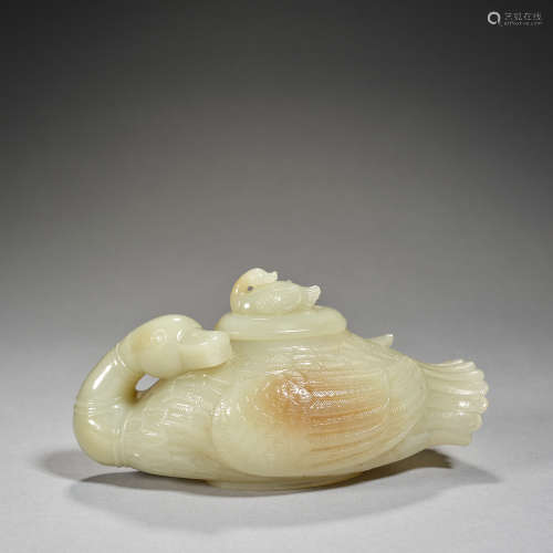 Jade vase with cover carved with 'wild goose',Qing dynasty