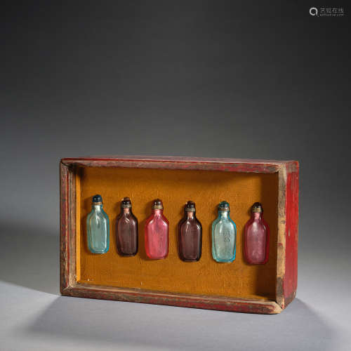 Six glass snuff bottles with a box, Qing dynasty