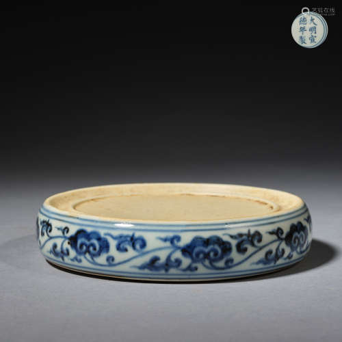 A porcelain inkstone, Ming dynasty,Xuande