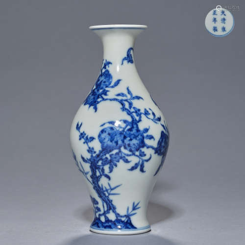 A small blue and white vase,Qing dynasty