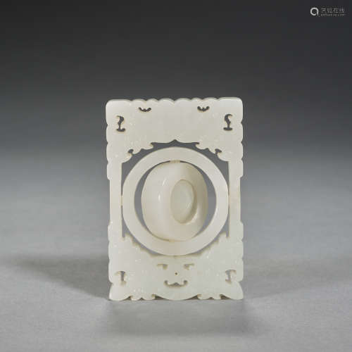 A white jade pendant,Qing dynasty