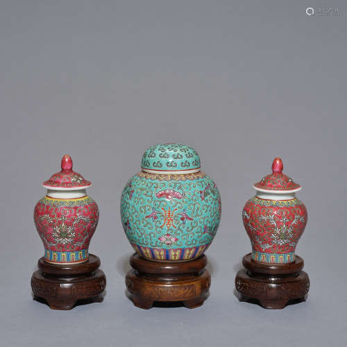 Chinese export famille rose jars,set of three,late Qing dyna...