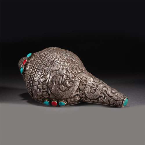 A CHINESE HARDSTONES INLAID SILVER DHARMA CONCH