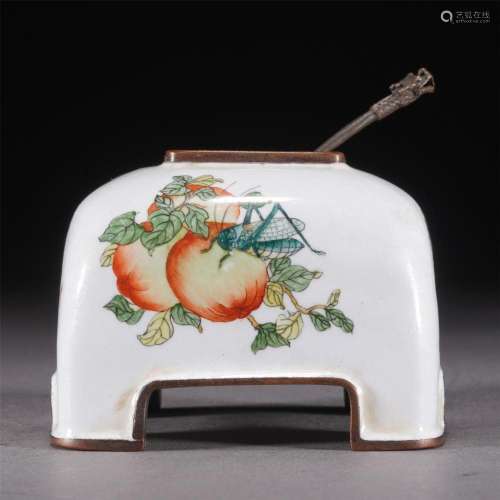 A CHINESE PAINTED-ENAMEL PEACHES PATTERN WATER POT