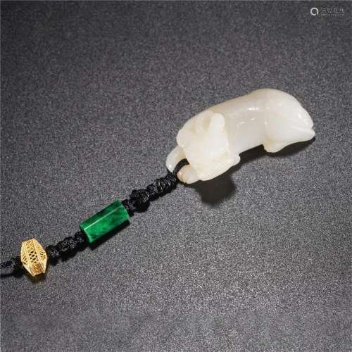 A CHINESE WHITE JADE CARVED MYTHICAL BEAST PENDANT
