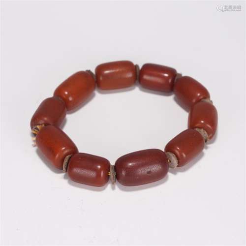 A STRING OF CHINESE CLOUD-AMBER BEADS BRACELET