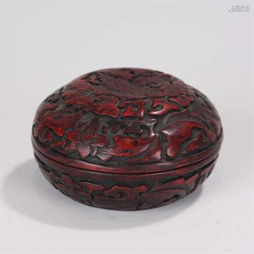 A CHINESE CARVED LACQUER FLORAL PATTERN COVERED BOX