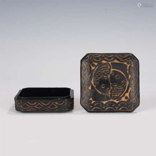 A CHINESE FISH PATTERN LACQUER BOX WITH COVER