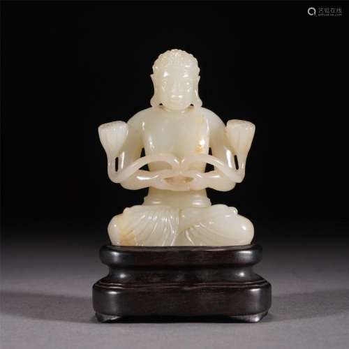 A CHINESE JADE CARVING OF AMITAYUS STATUETTE