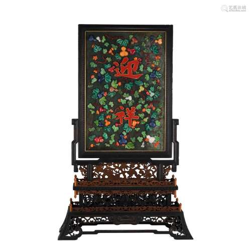 A CHINESE JASPER INLAID GEMSTONES GOLD PAINTED TABLE SCREEN